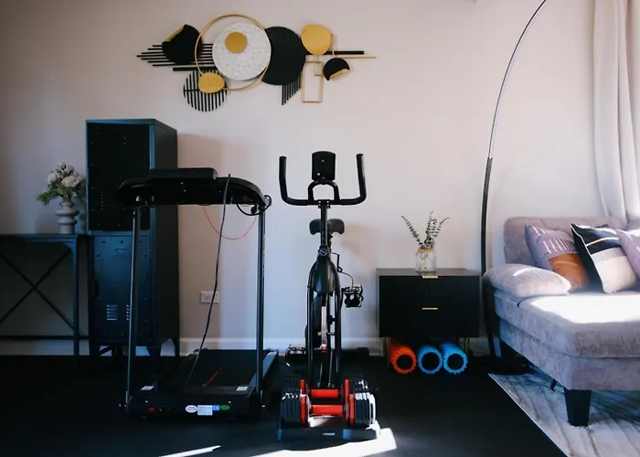 3br Modern • Gym • Workspace • Quiet Location *