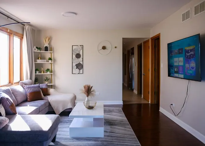 3br Modern • Gym • Workspace • Quiet Location Chicago